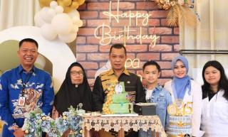 PJ Walikota Pekanbaru Mendapat Kejutan Ulang Tahun Yang Meriah